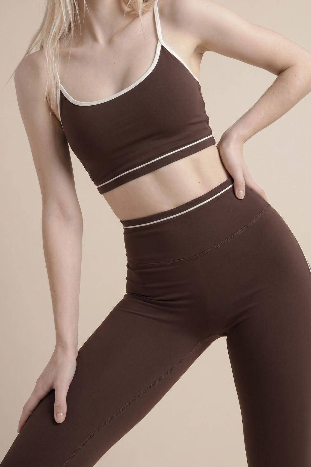 Nuevos Conjuntos Deportivos Efecto Segunda Piel Mujer Atuendos Sexys Ajustados Espalda Bella Correr al Aire Libre Ropa Deportiva Traje de Yoga para Mujer