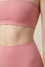 Conjunto a juego de top corto tipo bandeau y pantalón corto Sleek Sculpt Active