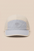 Gorra de exterior con paneles de bloques de color