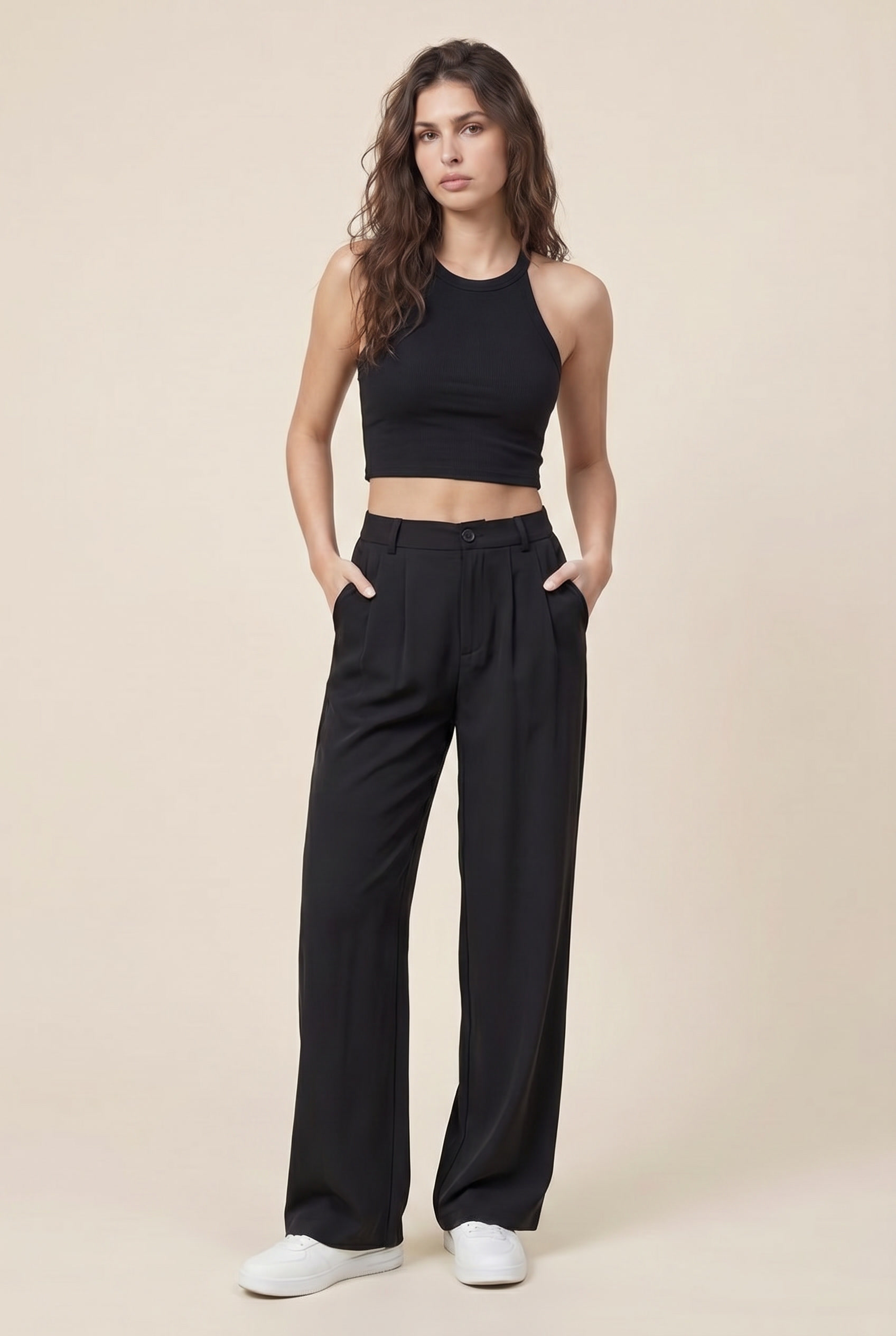 Top deportivo de canalé con cuello alto