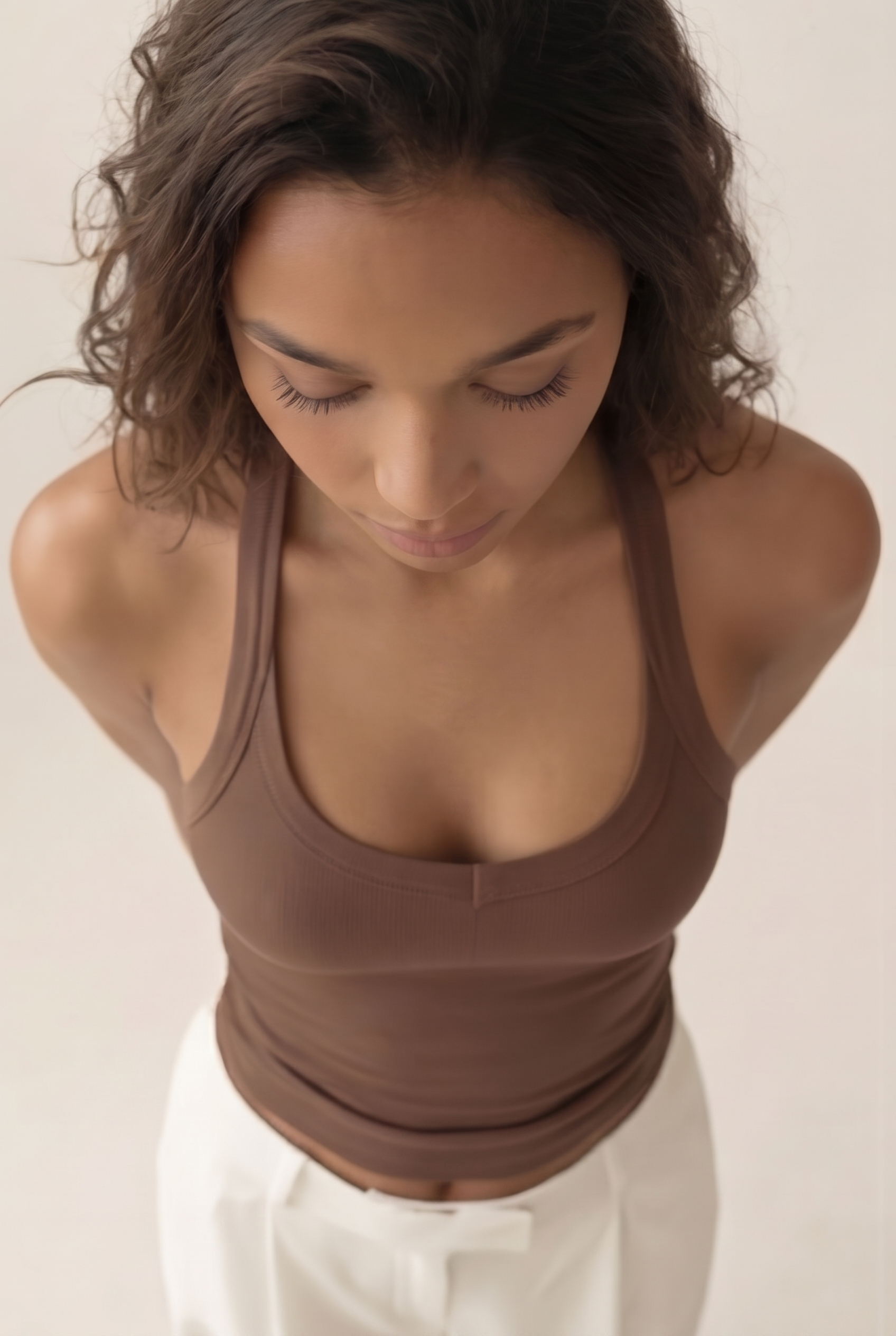 Camiseta larga halter acanalada con contorno