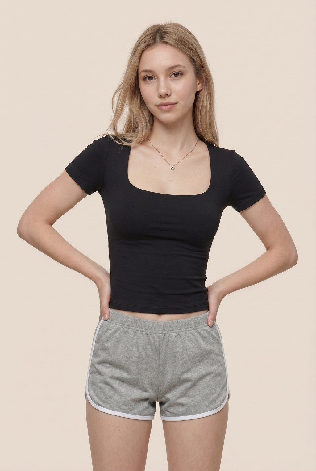 Short ligero de running con ribetes en contraste