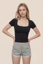 Short ligero de running con ribetes en contraste