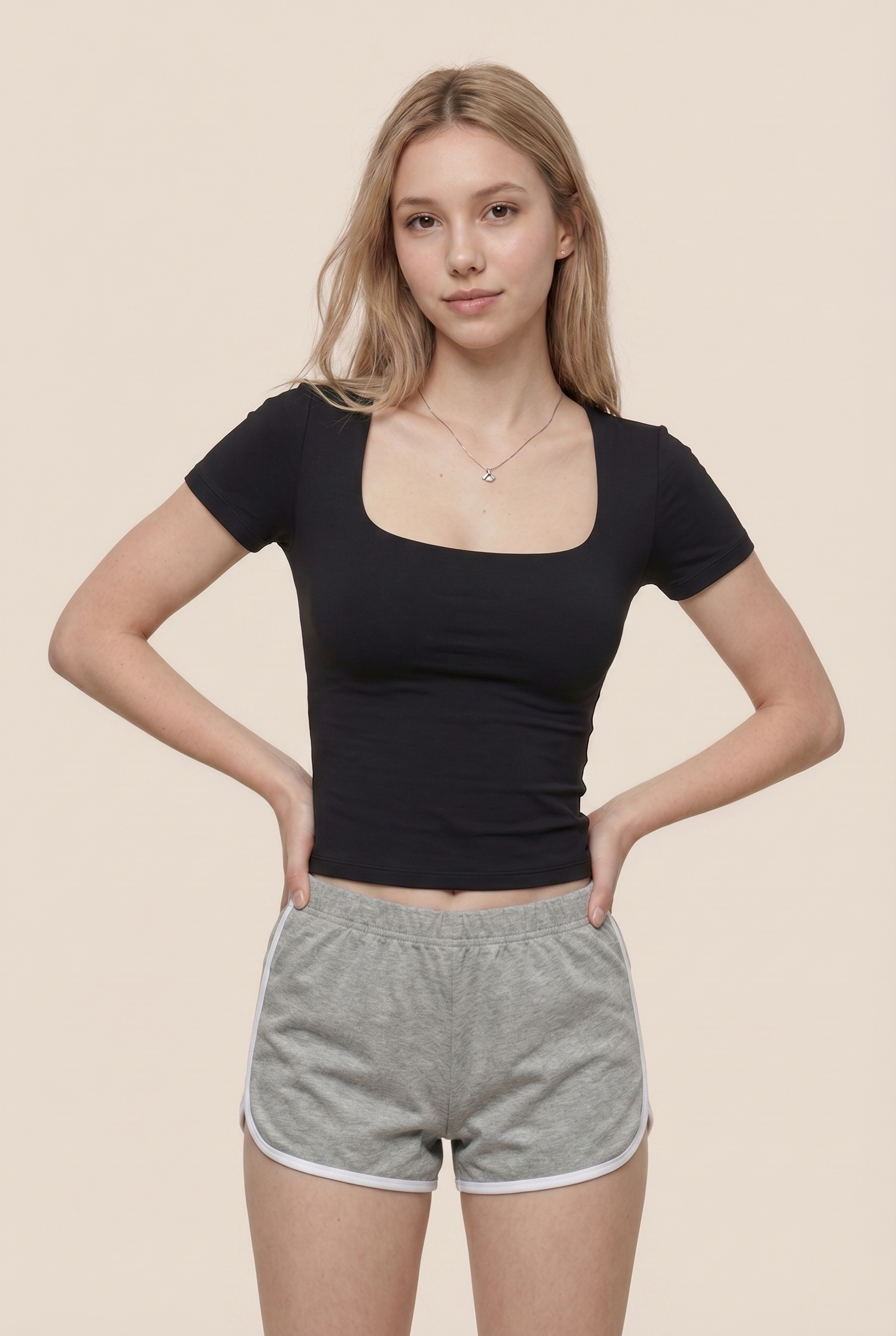 Short ligero de running con ribetes en contraste