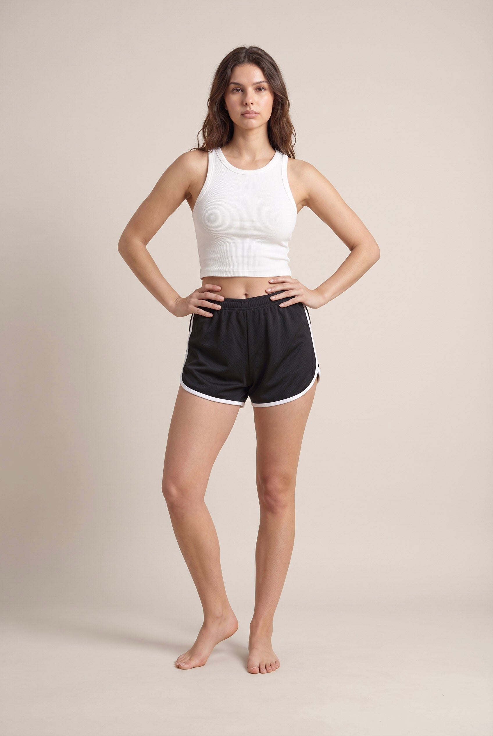 Short ligero de running con ribetes en contraste