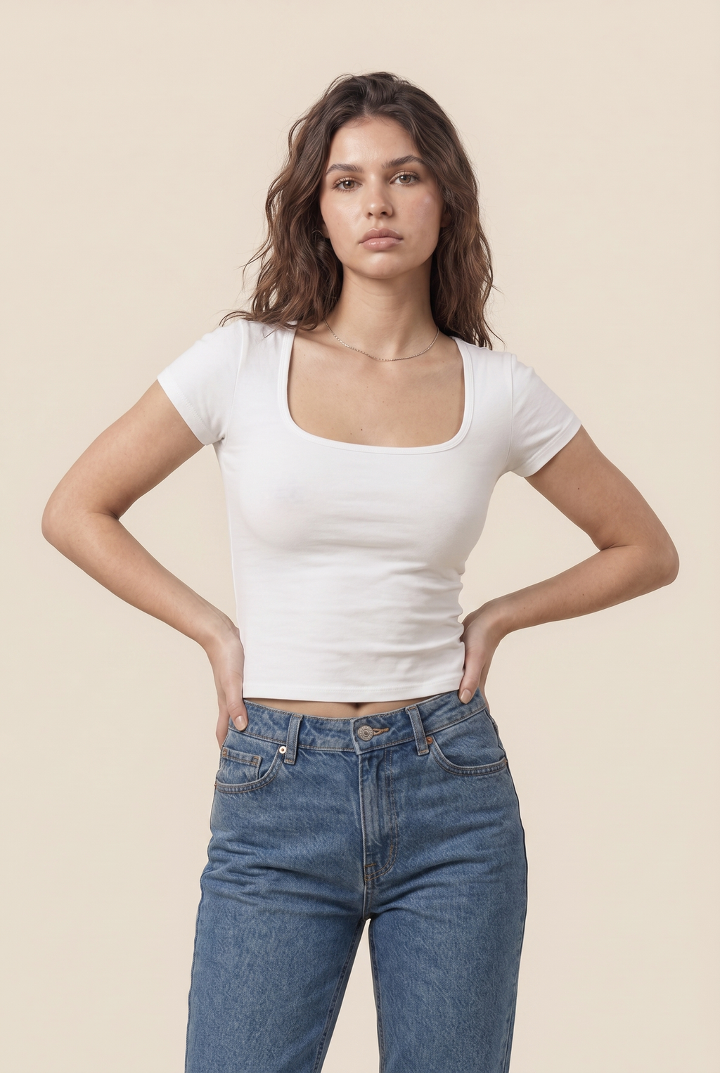 Camiseta Sleek Sculpt con cuello cuadrado