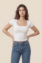 Camiseta Sleek Sculpt con cuello cuadrado