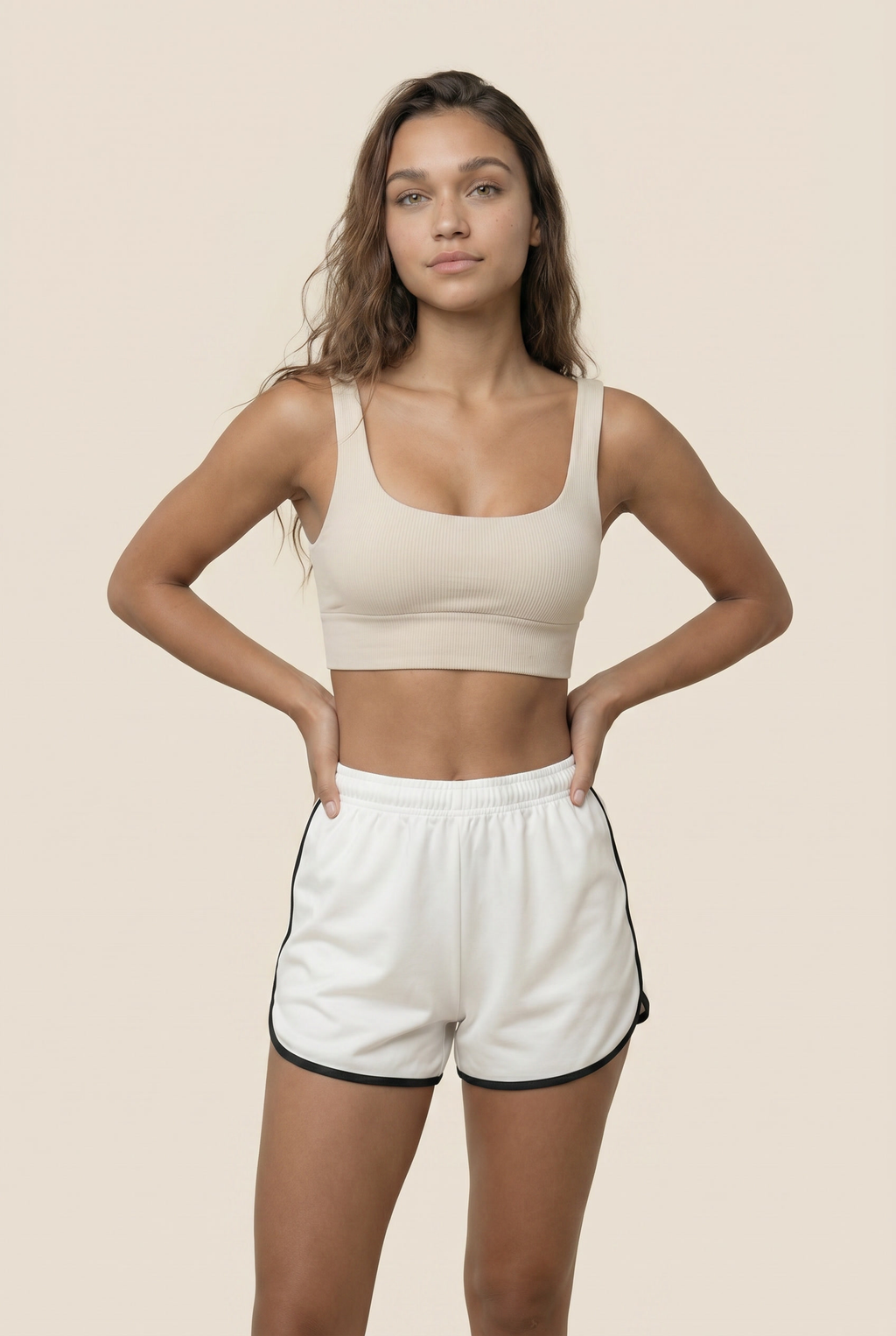 Short ligero de running con ribetes en contraste
