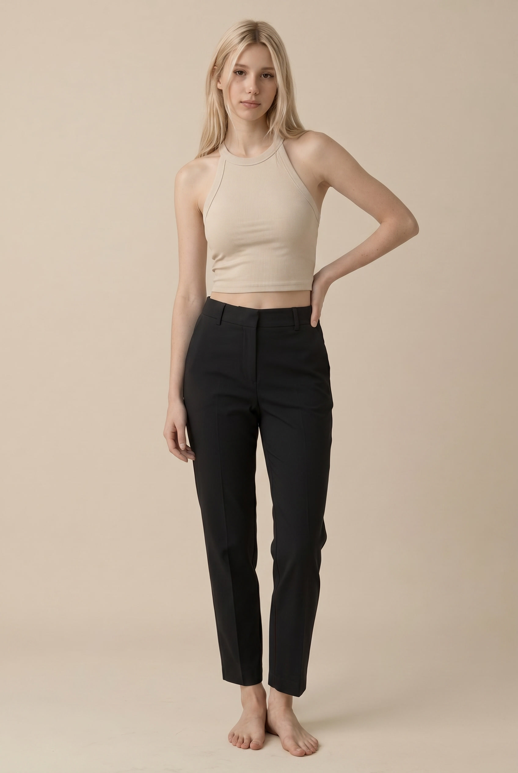 Top deportivo de canalé con cuello alto
