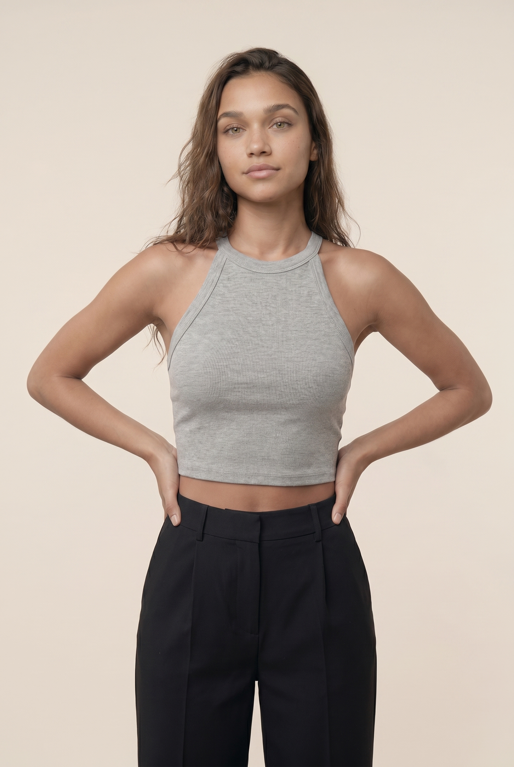 Top deportivo de canalé con cuello alto