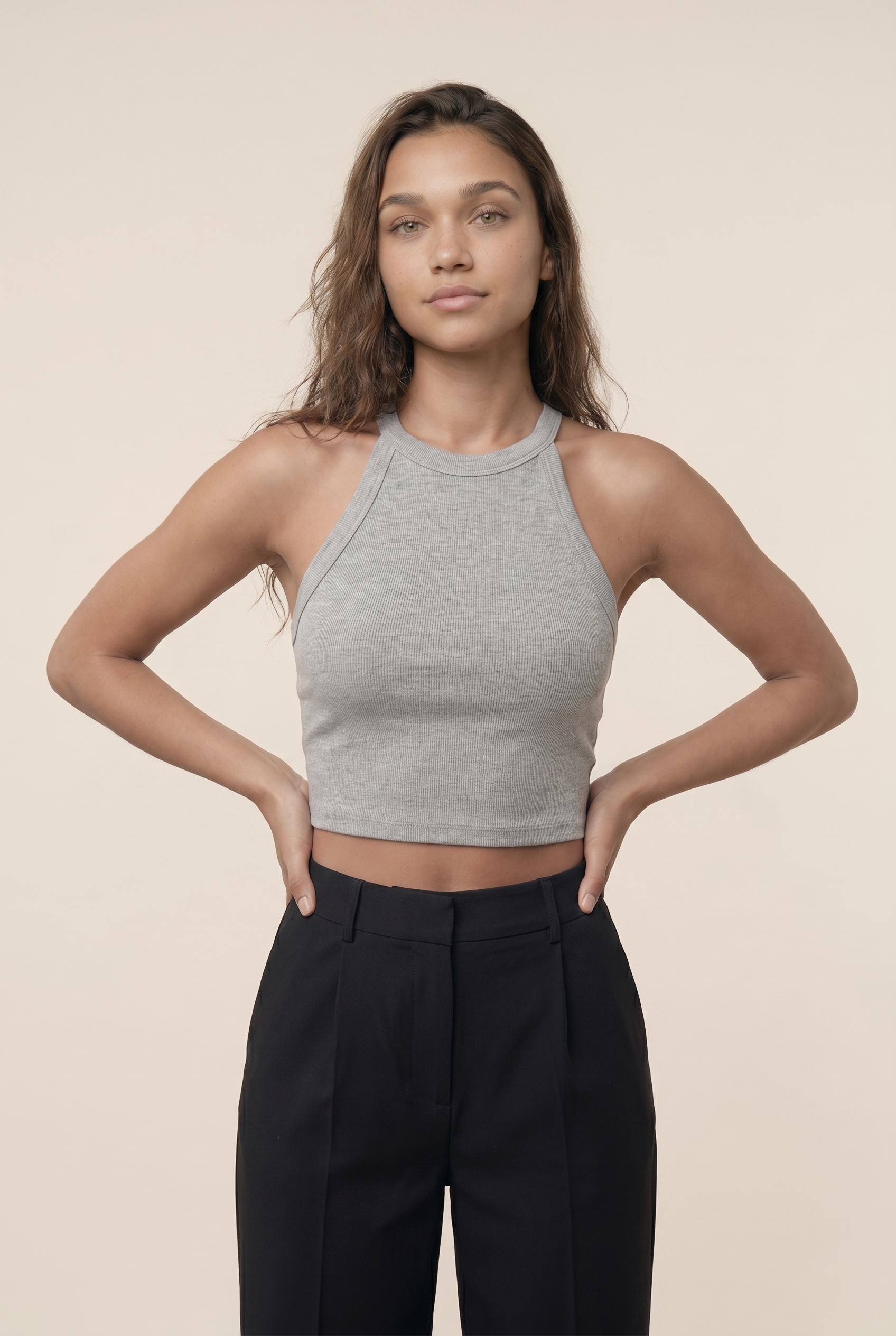 Top deportivo de canalé con cuello alto