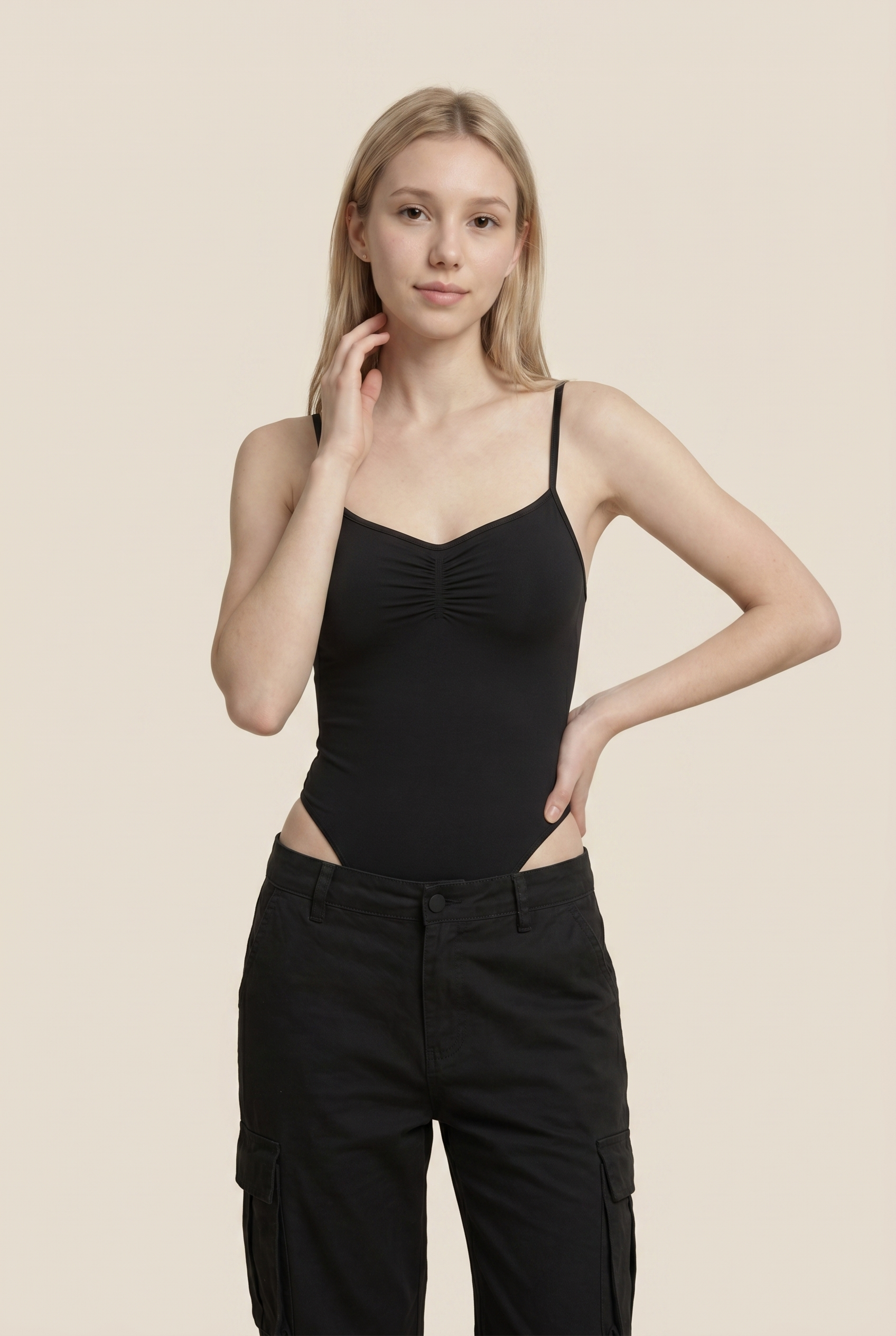 Sweetown Mono sexy sin mangas con fruncido para mujer, tirantes finos, liso, básico, para vacaciones