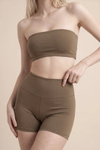 Conjunto a juego de top corto tipo bandeau y pantalón corto Sleek Sculpt Active